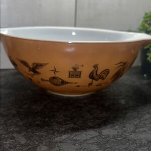 4qt #444 Vintage Early American Cinderella Brown Mixing Bowl. Exc condition..